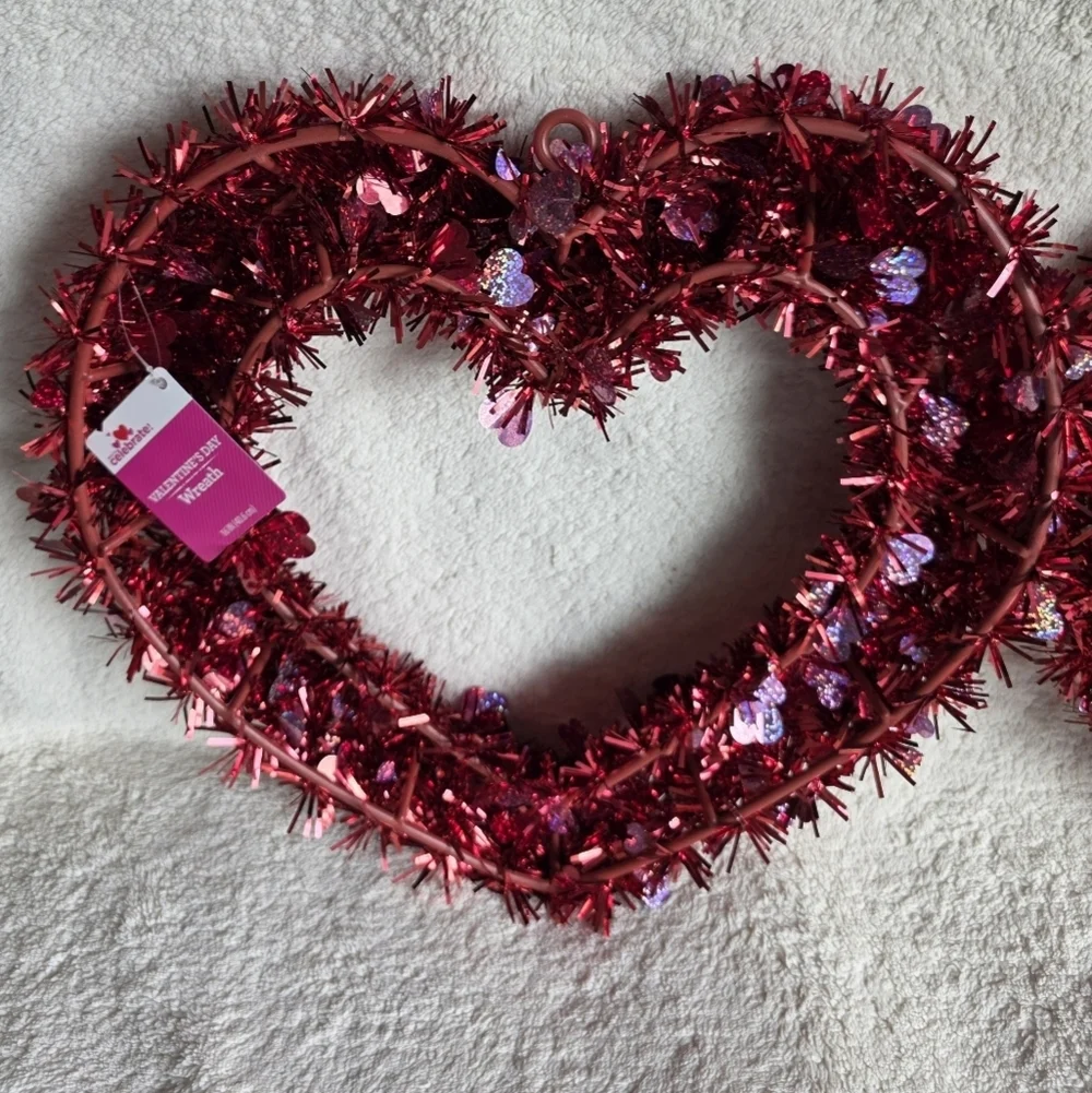 NWT Valentine'S Day Heart Shaped Wreath Decoration lot of 2, door / wall decor